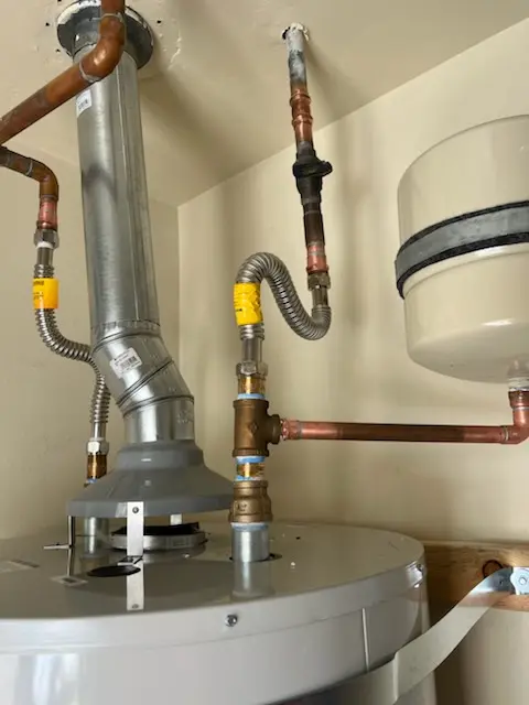 Water heater installation and plumbing repair in Villa Cielo